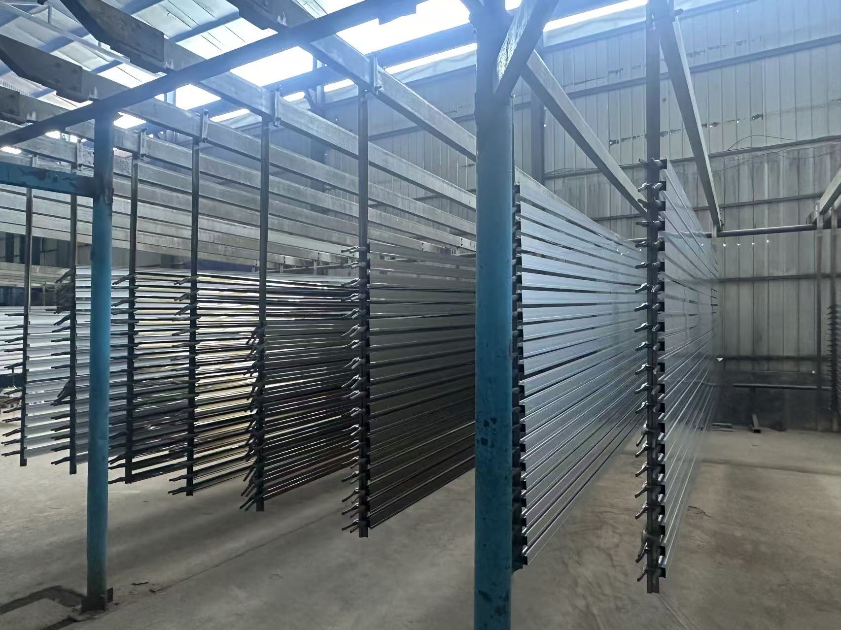 Anodizing surface treatment line for aluminum profiles